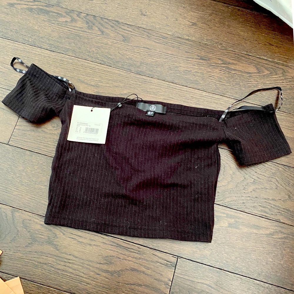 Black cropped off-shoulder tee